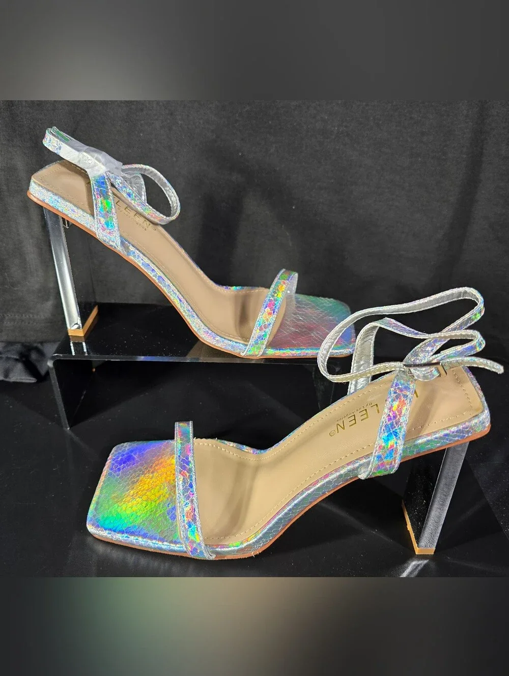 Kayleen by Los Angeles “Briar” Silver Holographic Heel Sandals – Size 7.5 – NIB